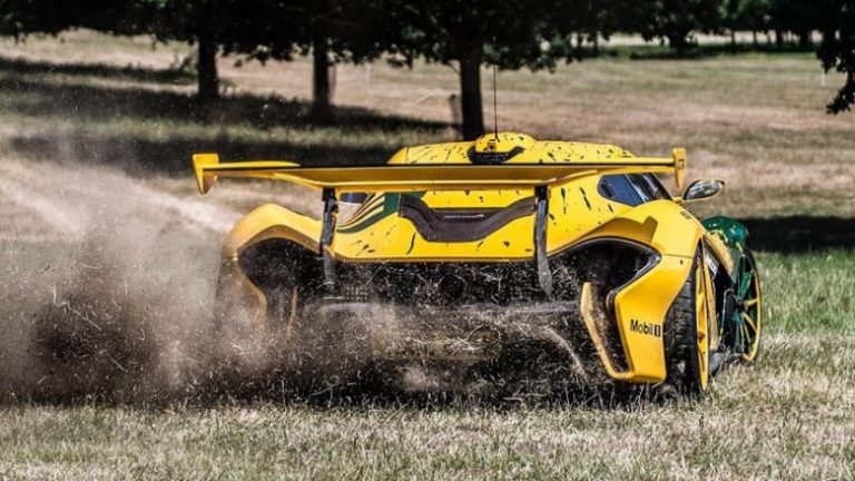 Rrathë të shpejta në barë me McLaren P1 GTR, para vozitjes me shpejtësi nëpër shtegun malor (Video)