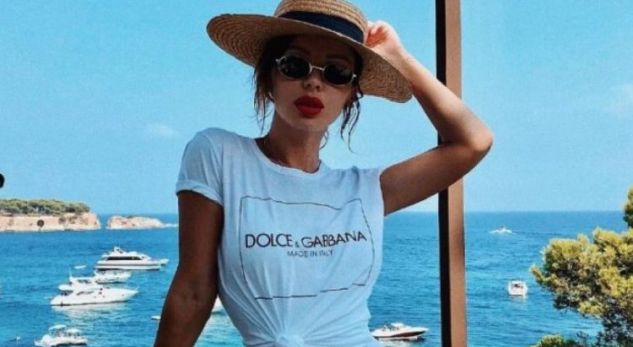 Aurela Hoxha, provokuese, shfaq linjat në bikini
