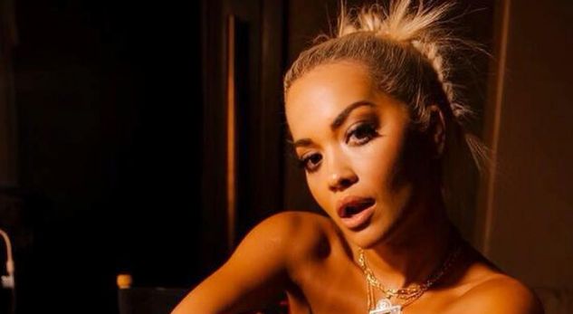 Rita Ora i gëzohet suksesit të filmit “Zgjoi”