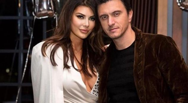 Angela Martini ‘shtëpiakja’ përvëluese, ekspozon gjoksin e zmadhuar