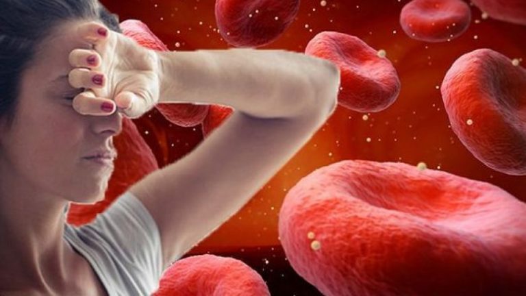 Mungesa e vitaminës B12 mund të jetë shkaktari i dhimbjeve tuaja të kokës
