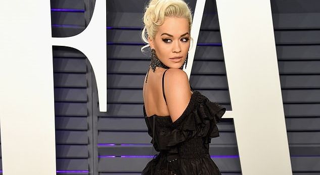Rita rrezikon me veshjen në ndejën pas Oscars