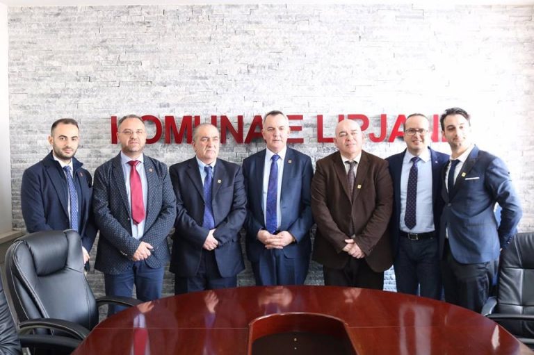 Kryetari Imri Ahmeti pret në takim krerët e dy Komunave të Shtetit Italian, Frascineto dhe Civita