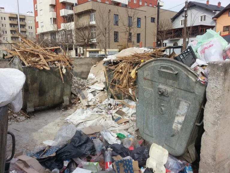 Kompania Pastrimi-Lipjan bën thirrje qytetarëve që mos ti hudhin mbeturinat në kontejnerët e qytetit nga renovimet e lokaleve apo banesave