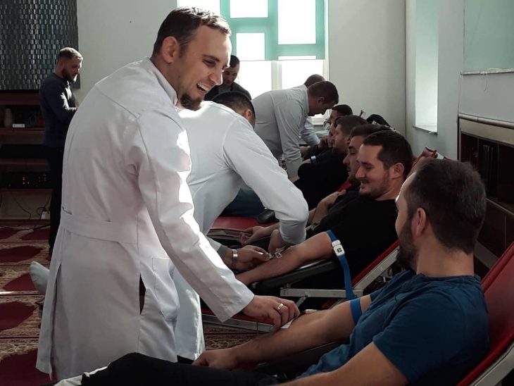 175 doza gjak dhurohen në 11-vjetorin e Pavarësisë së Kosovës në një xhami në Lipjan