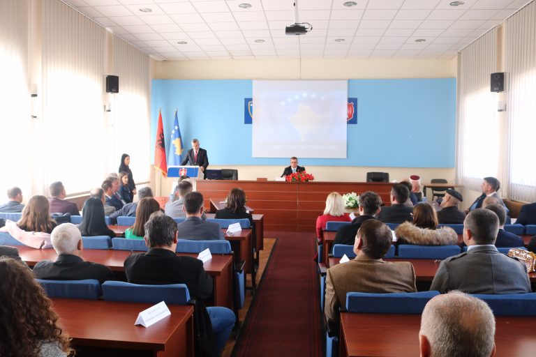 Në Komunën e Lipjanit mbahet seancë solemne me rastin e 11 vjetorit të Pavarësisë së Kosovës