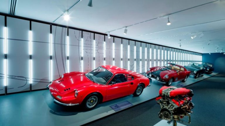 Ferrari feston 121 vjetorin e lindjes së themeluesit, ekspozon veturat e tij të preferuara (Foto)