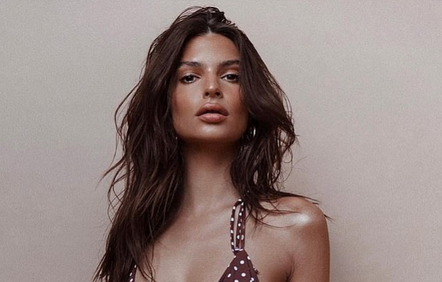 Këto të pasme simpatike të Emily Ratajkowski