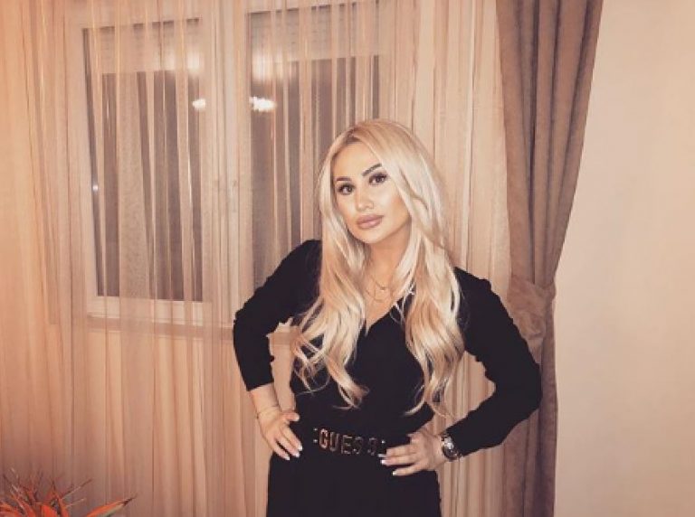 Këngëtarja kosovare përgatitë turshia, lum që e ka shtëpia!