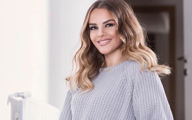 Ariana Fejzullahu nga Stambolli vjen plot stil