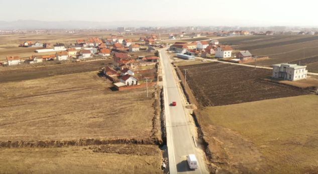 Dëmtohet rruga  Lipjan-Magurë që kushtoi 1.2 milion euro