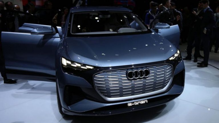 Audi Q4 e-tron me përmasa më të vogla, autonomi më të madhe se modeli aktual (Foto)