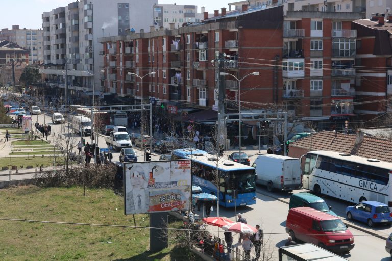 Vetura godet një këmbësor në Lipjan