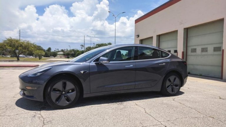 Tesla më në fund e lanson Model 3 që kushton 35 mijë dollarësh (Foto)