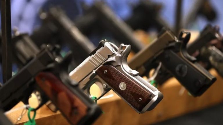 Çka ndryshon pasi zviceranët votuan ashpërimin e ligjit për armët