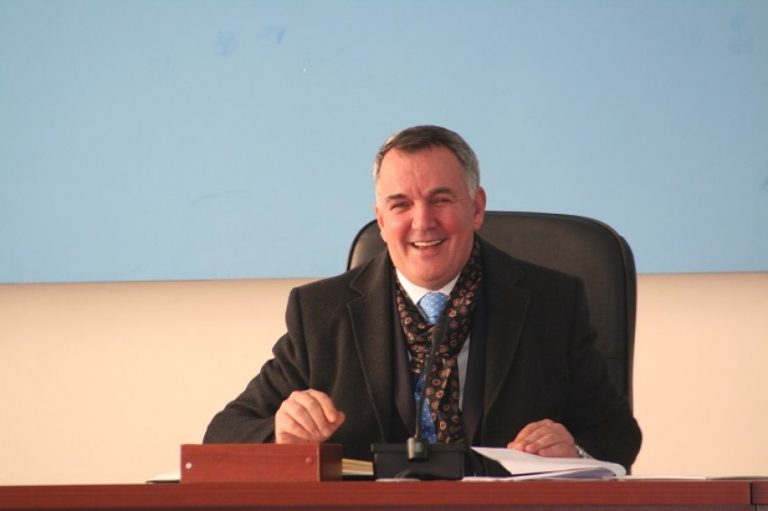 Kryetari Ahmeti uron gratë për 8 Mars