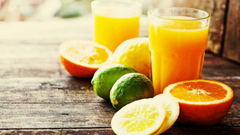 Kombinimi i limonit me portokall pastron organizmin