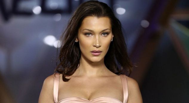 Bella Hadid ekspozon gjoksin pa sytjena në Paris