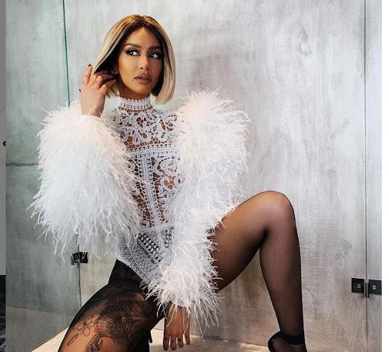 Dhurata e veçantë që ka marrë Dafina Zeqiri nga një fanse