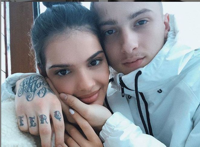 Fero dhe Arbenita puthje e përqafime në lift