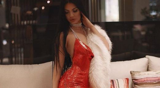 Zaimina Vasjari hoqi dorë nga muzika, por jo edhe nga pozat seksi!