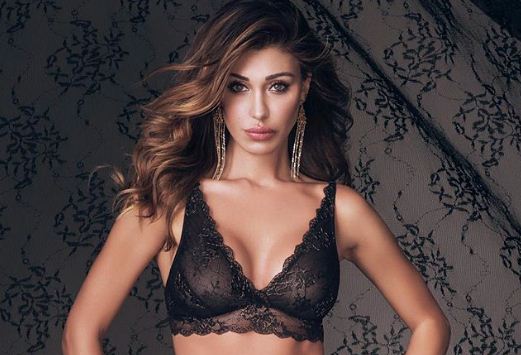 Modelja e njohur në të brendshme tregon pikat e saj të forta!