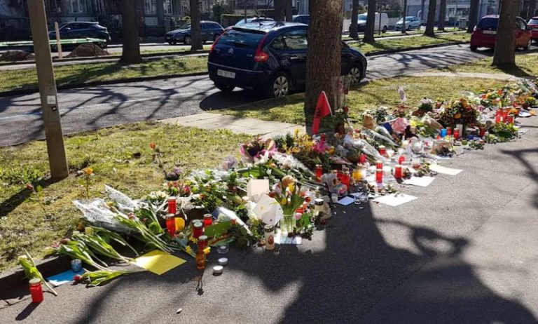 Prindërit dhe vëllai i vogël vizitojnë vendin ku u ther 7 vjeçari nga Lipjani