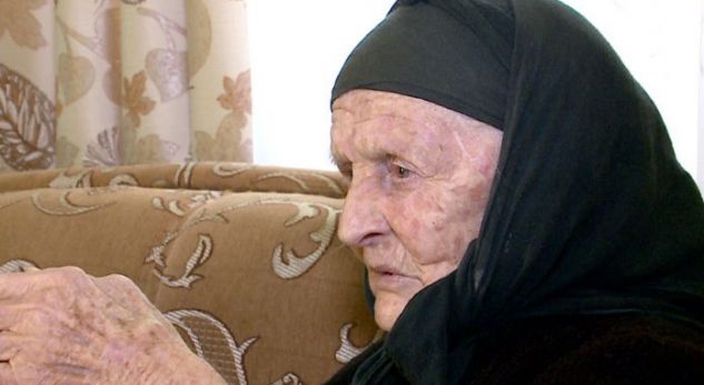 “Jeta është e bukur”, gjyshja shqiptare 112-vjeç habit me fjalët e saj