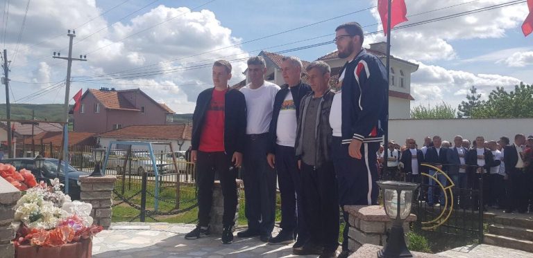 Homazhe në Krojmir, kujtohen katër dëshmorët dhe martirët e këtij fshati, organizohet marsh (FOTO)