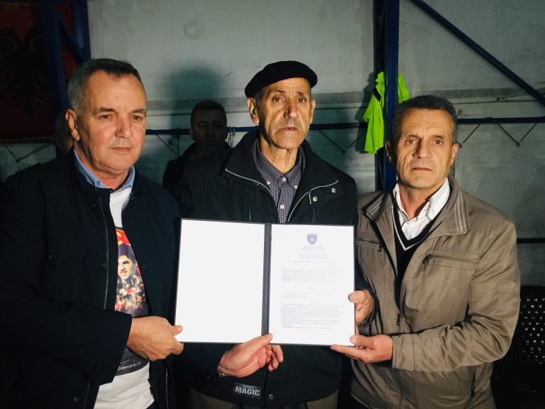 LAJMI FUNDIT: Nga sot Shkolla Mesme në Shalë mban emrin e Dëshmorit Shaqir Hoxha