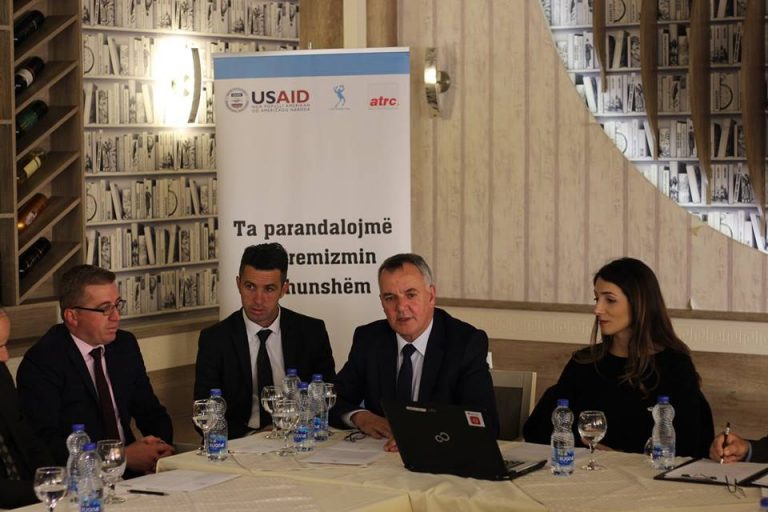 Kryetari Imri Ahmeti mbështet të rinjët që merren me aktivitete për parandalimin e dukurive negative në Komunën e Lipjanit