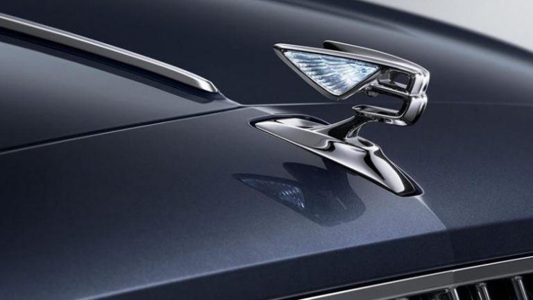 Bentley shfaqë vetëm një pjesë të Flying Spur të ri (Video)