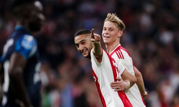 Ajaxi dy ndeshje larg titullit kampion në Holandë