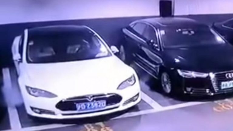 Tesla Model S eksplodoi papritmas derisa ndodhej në parking (Video)