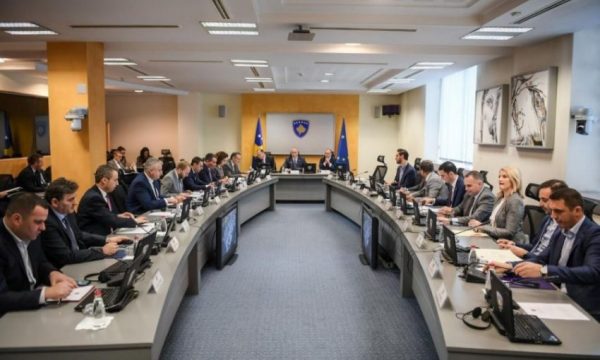 Vdes babai i ministrit kosovar