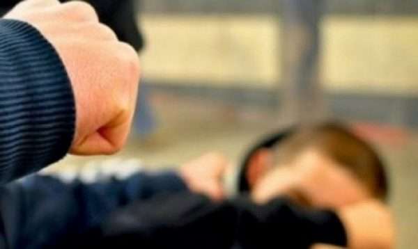 Prishtinë, djali rrahë nënën