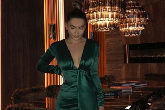 Dhurata Ahmetaj shfaqet elegante në fustanin ngjyrë të gjelbërt