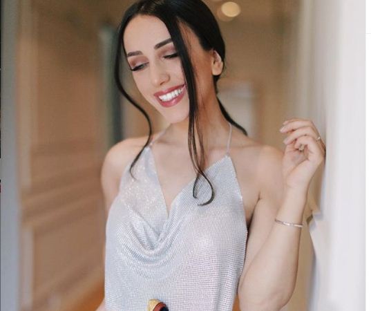 Elhaida Dani tregon pak nga eleganca dhe duket joshëse
