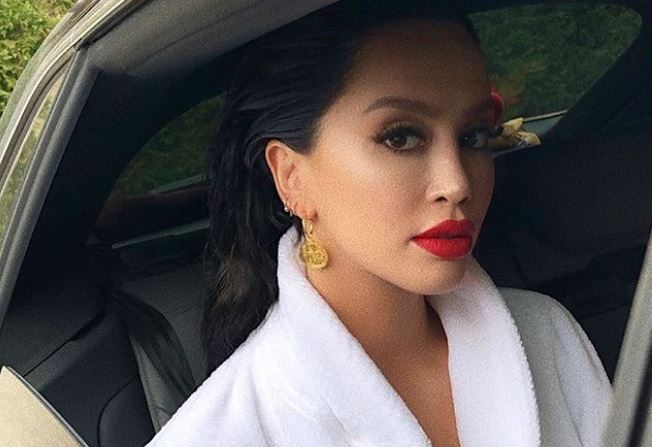 Dafina Zeqiri shumë shpejt publikon këngën “Fore”
