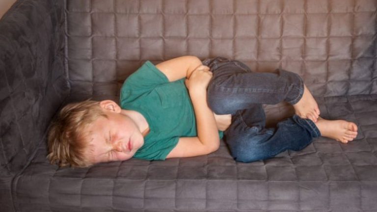 Pediatri paralajmëron: Cilët viruse janë aktualisht te vogëlushët