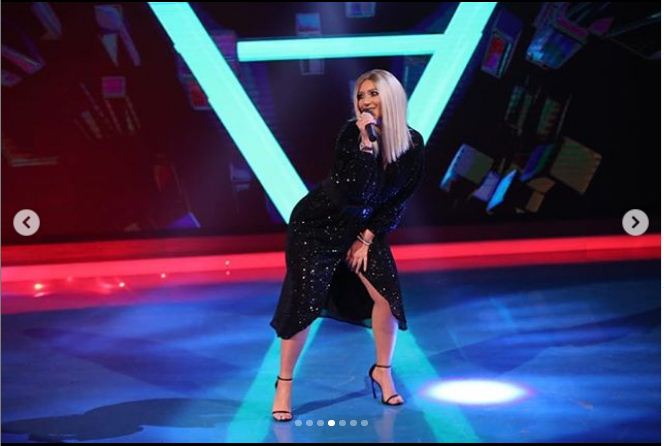 Ronela Hajati një bionde joshëse, poston video nga diskoteka me shoqet