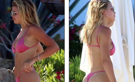 Modelja e njohuri në pushime me të dashurin, ekspozon të gjithë në bikini