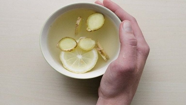 Metoda më e shpejtë për të humbur peshë – nevojitet vetëm ujë, mjaltë dhe limon