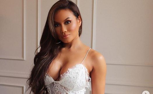 Daphne Joy edhe sot, linjat perfekte na i tregon