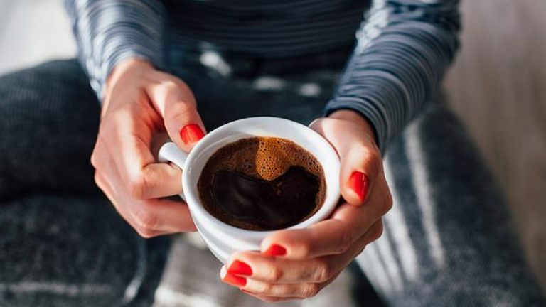 Kafja nuk është e dëmshme për zemrën – por sa kafe guxoni t’i pini brenda një dite?