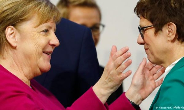 Do të qëndrojë Merkel deri në përfundim të mandatit?