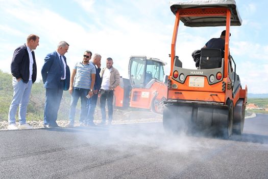 Asfaltohet rruga Ribar i Vogel – Torinë (FOTO)