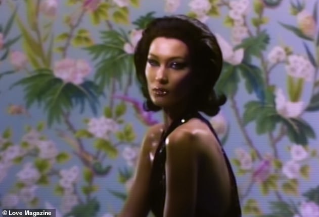 Bella Hadid ekspozon linjat më shumë se që duhet