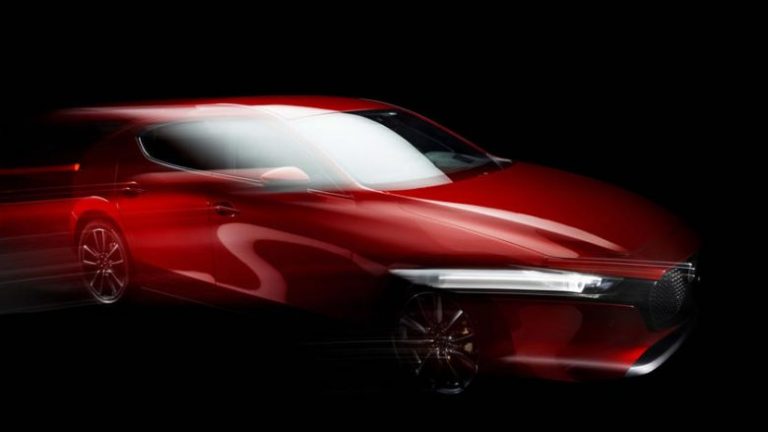 Mazda3 u fotografua nga disa kënde, që të duket edhe më i veçantë (Video)
