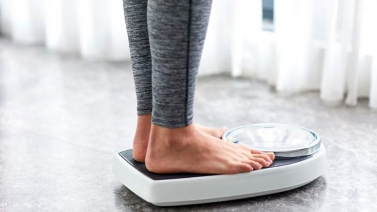 Sa më shumë vjet që kemi, aq më shumë shtojmë peshë – por kjo nuk ka të bëjë me metabolizmin!
